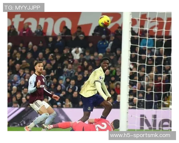 阿森纳祝贺传奇球员亚当斯59岁生日回顾669场比赛与48个进球的辉煌历程